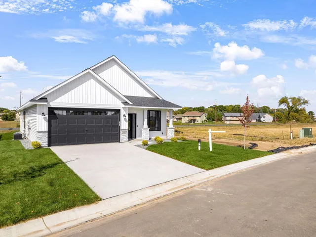 $400,000 | 31706 Madison Road, Lindstrom, MN 55045