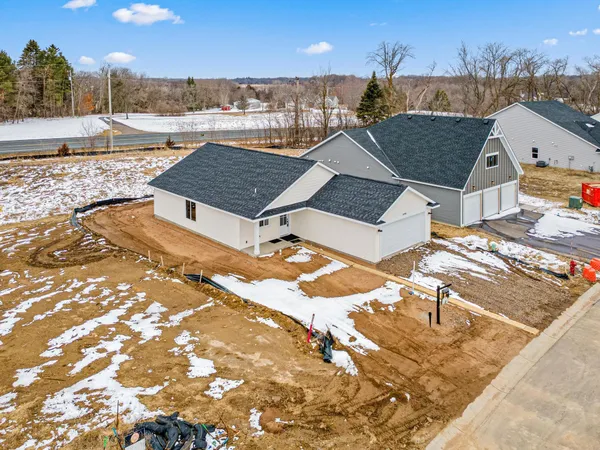 $400,000 | 31706 Madison Road, Lindstrom, MN 55045