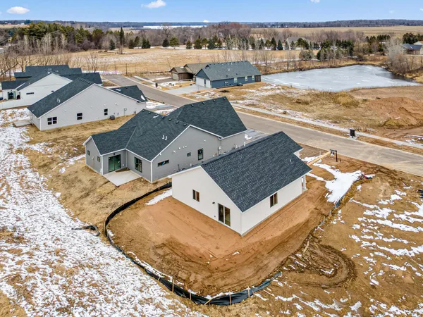$400,000 | 31706 Madison Road, Lindstrom, MN 55045
