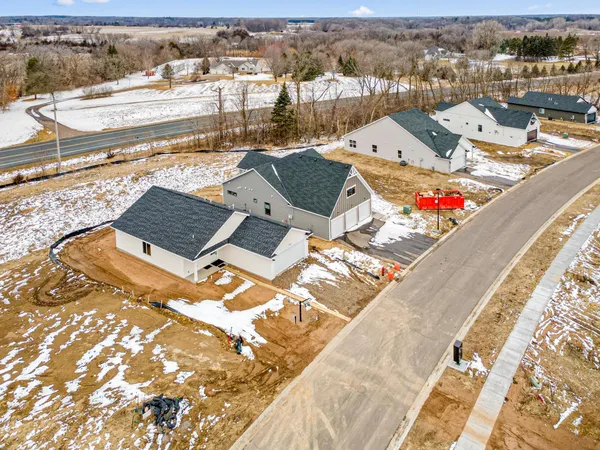 $400,000 | 31706 Madison Road, Lindstrom, MN 55045