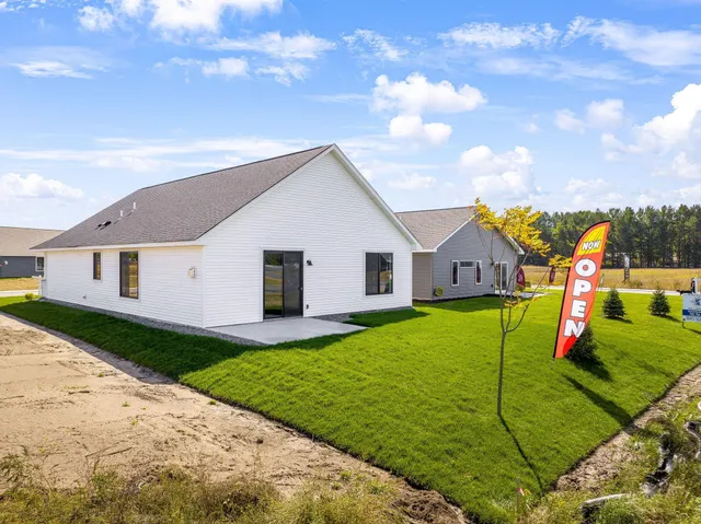 $400,000 | 31706 Madison Road, Lindstrom, MN 55045