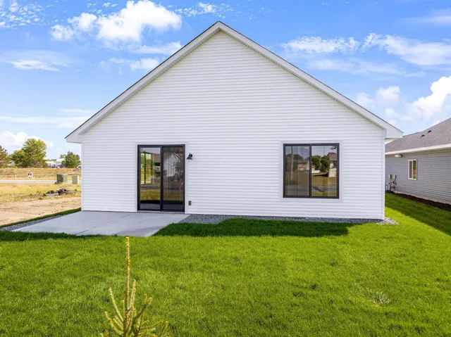 $400,000 | 31706 Madison Road, Lindstrom, MN 55045