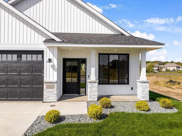 $400,000 | 31706 Madison Road, Lindstrom, MN 55045