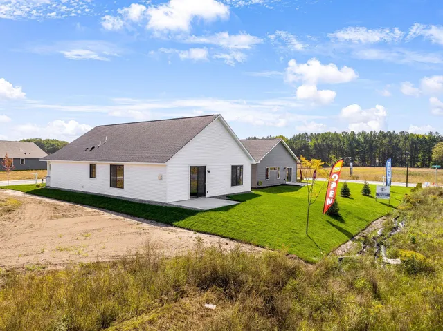 $400,000 | 31706 Madison Road, Lindstrom, MN 55045