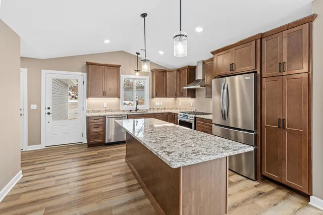 $400,000 | 31706 Madison Road, Lindstrom, MN 55045