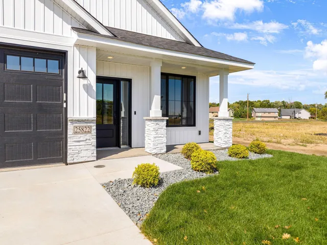 $400,000 | 31706 Madison Road, Lindstrom, MN 55045