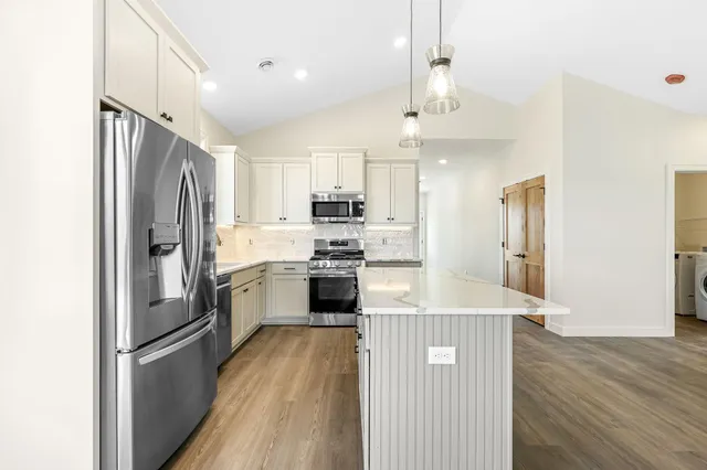 $400,000 | 31706 Madison Road, Lindstrom, MN 55045