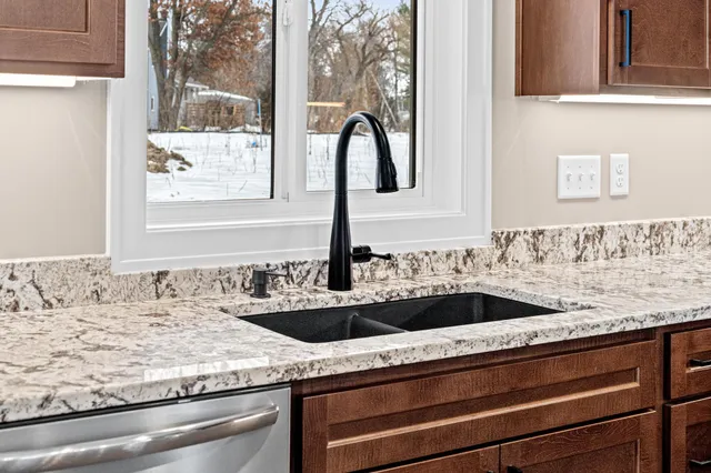 $400,000 | 31706 Madison Road, Lindstrom, MN 55045