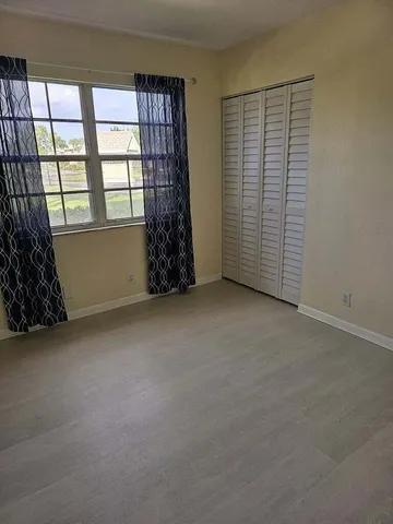 a view of front a house with a yard