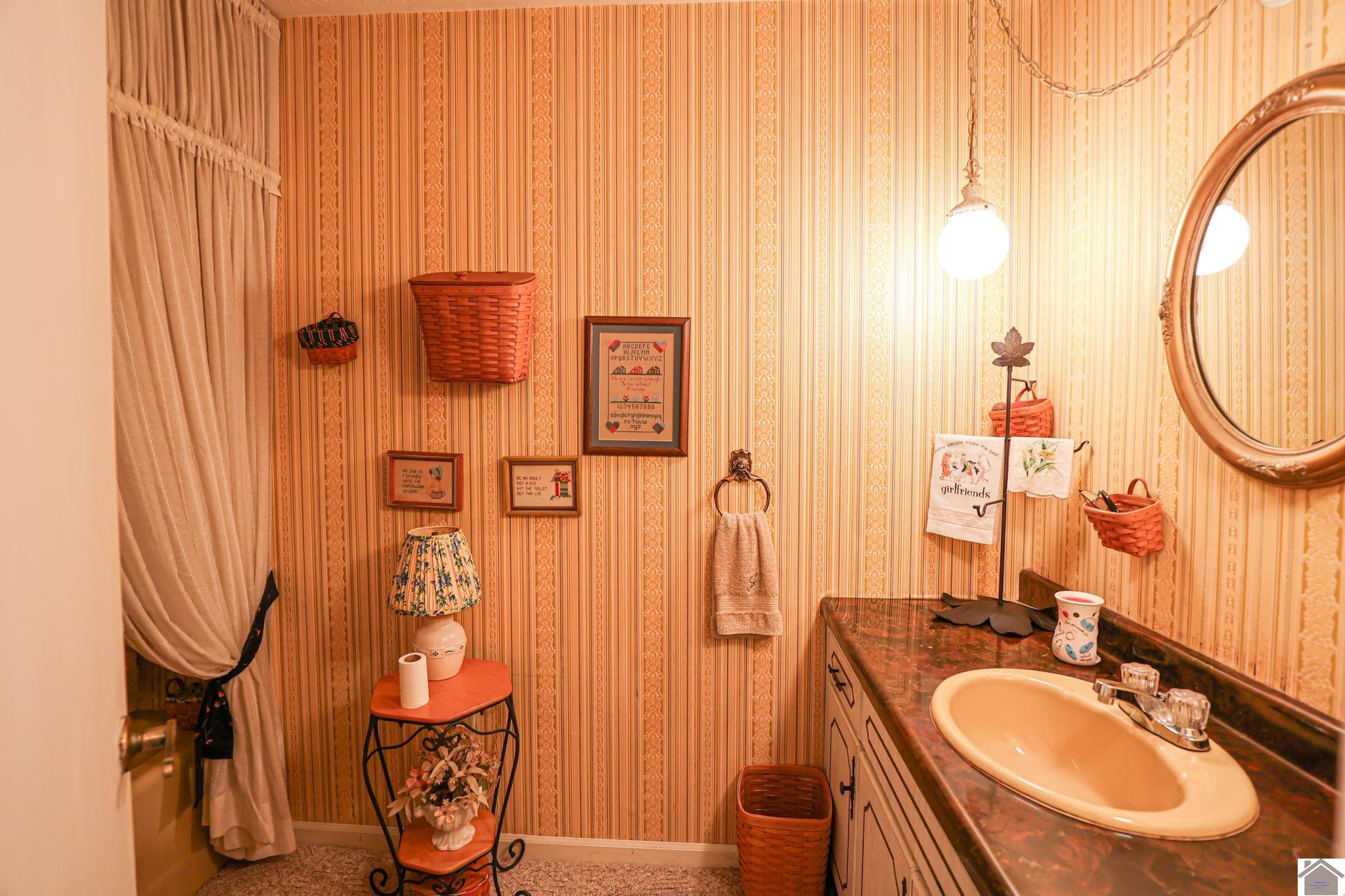 530 Canary Road Paducah, KY 42001 - Photo 32 of 39 Guest Bathroom