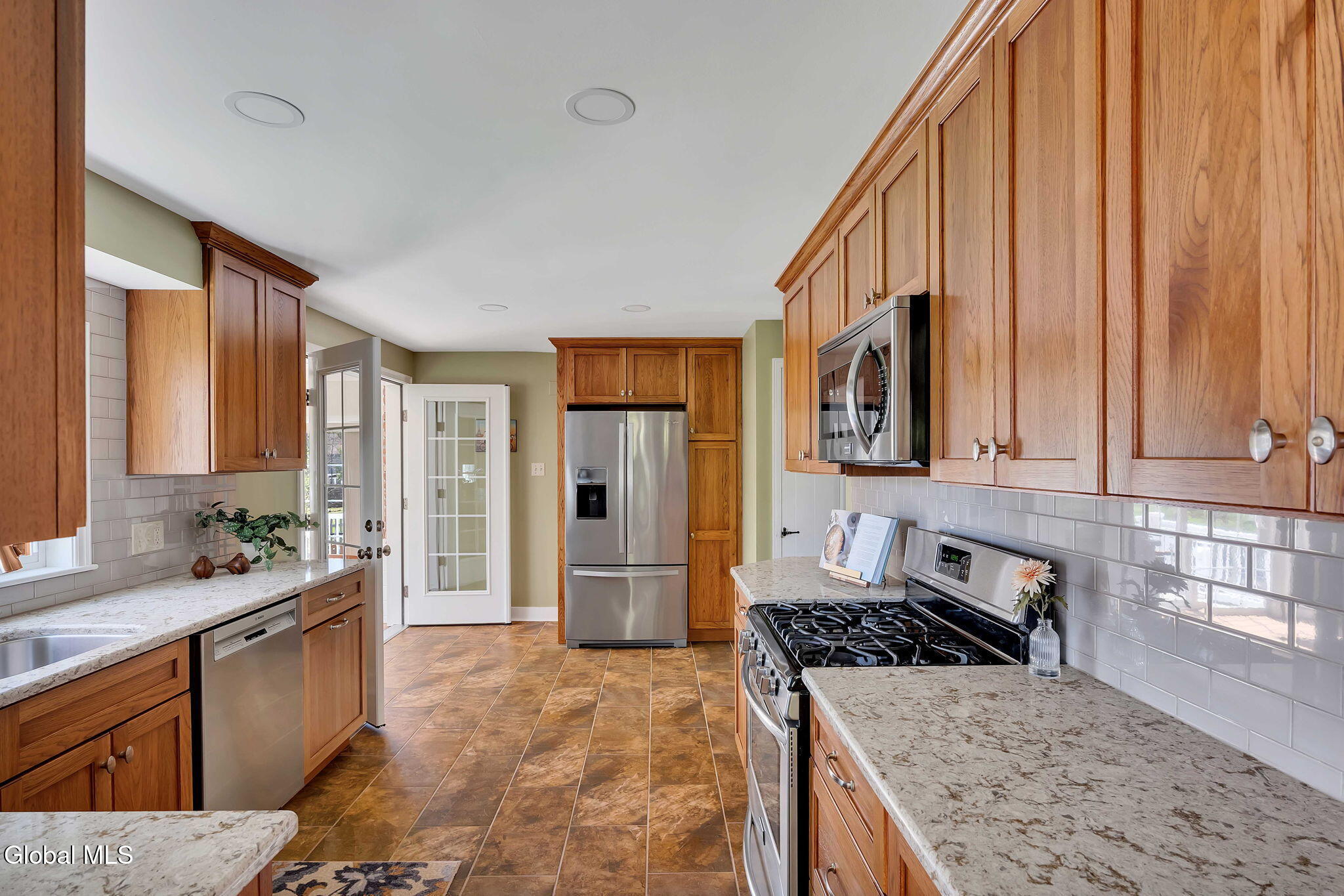 896 Randall Road Niskayuna, NY 12309 - Photo 9 of 50 13-web-or-mls-P1863103