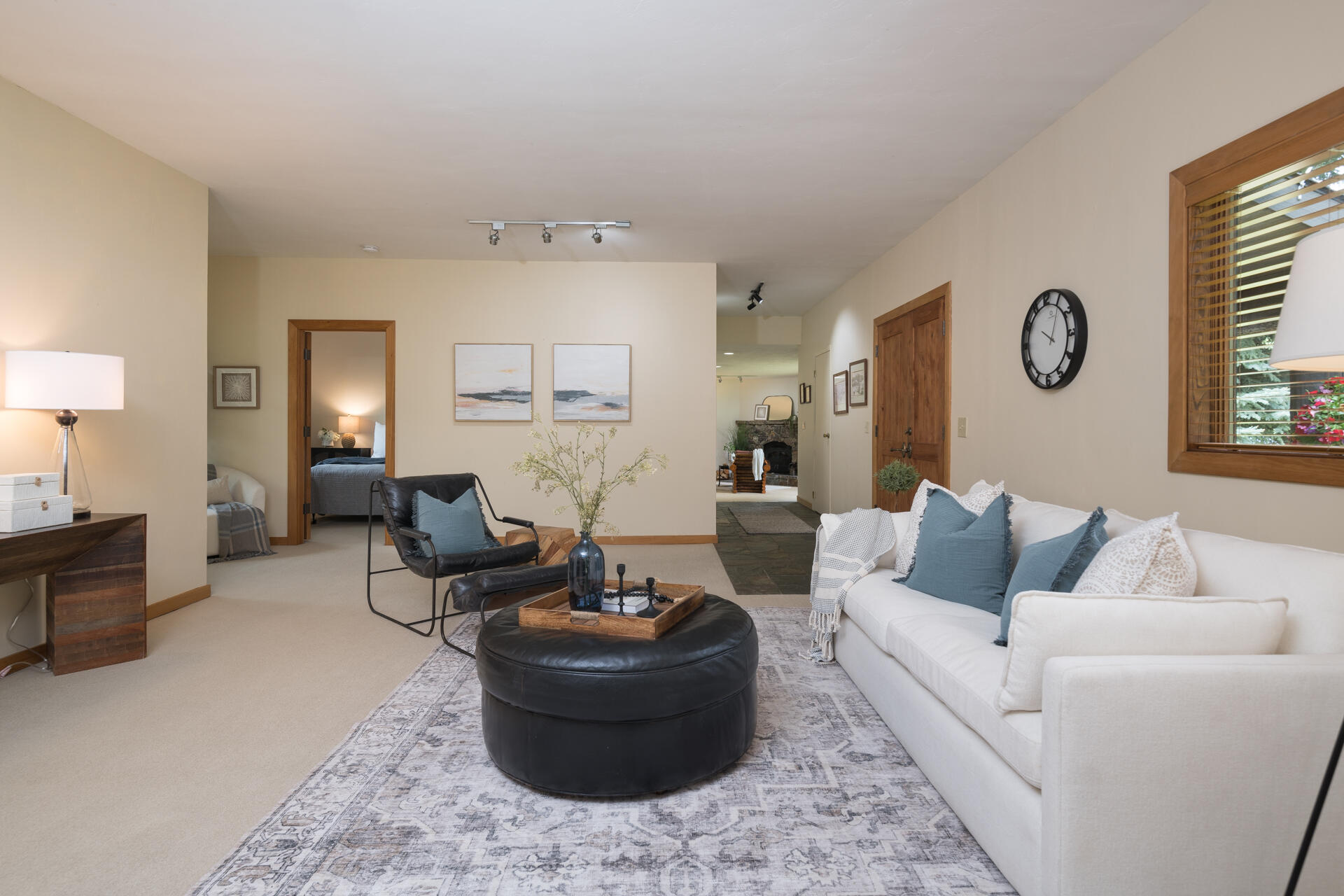 316 Myrtle Street Hailey, ID 83333 - Photo 8 of 29 Living Room