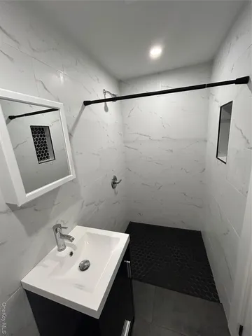 $1,995 | 28 Acorn Terrace, Unit 2, New Rochelle, NY 10801