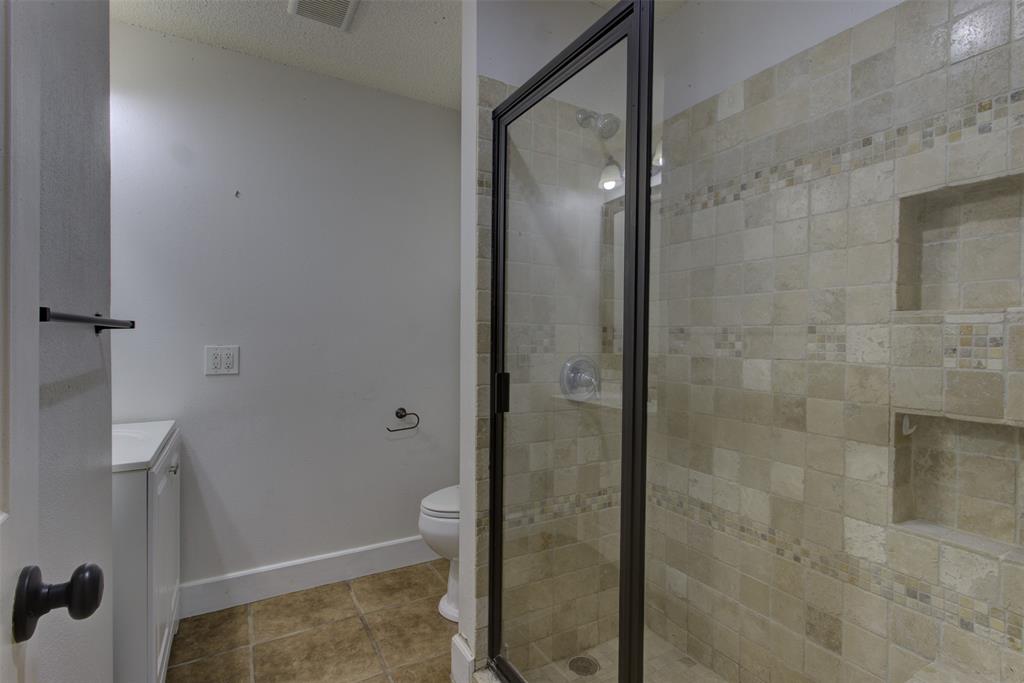 209 Case Street Weatherford, TX 76086 - Photo 15 of 25 hall bath