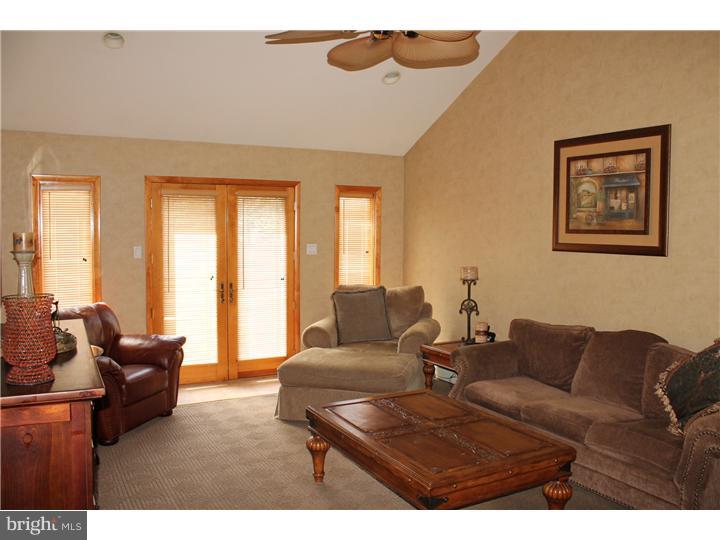 2928 Hillside Road Broomall, PA 19008 - Photo 12 of 25 Family Room