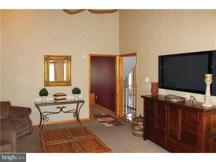 2928 Hillside Road Broomall, PA 19008 - Photo 13 of 25 Family Room
