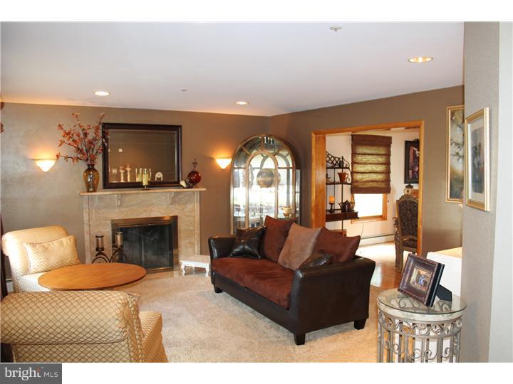 2928 Hillside Road Broomall, PA 19008 - Photo 5 of 25 Living Room