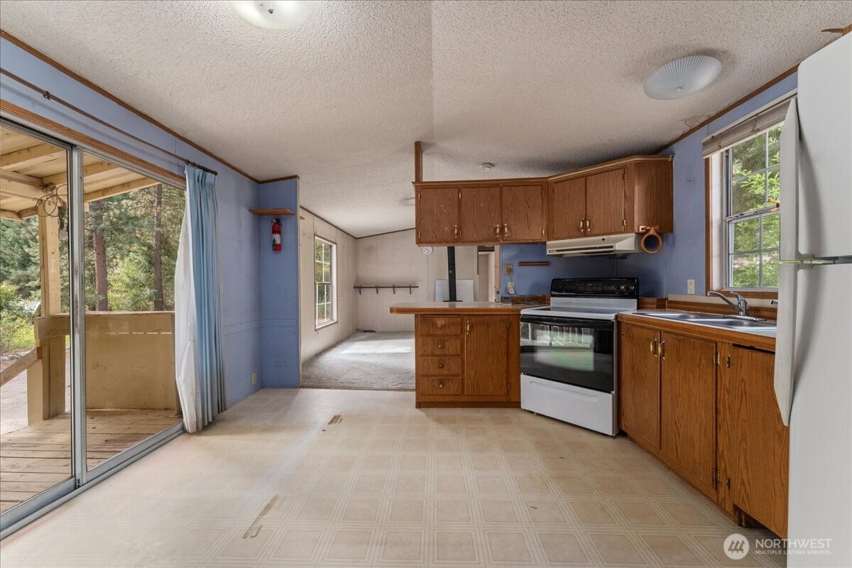 17968 Entiat River Road Entiat, WA 98822 - Photo 12 of 29