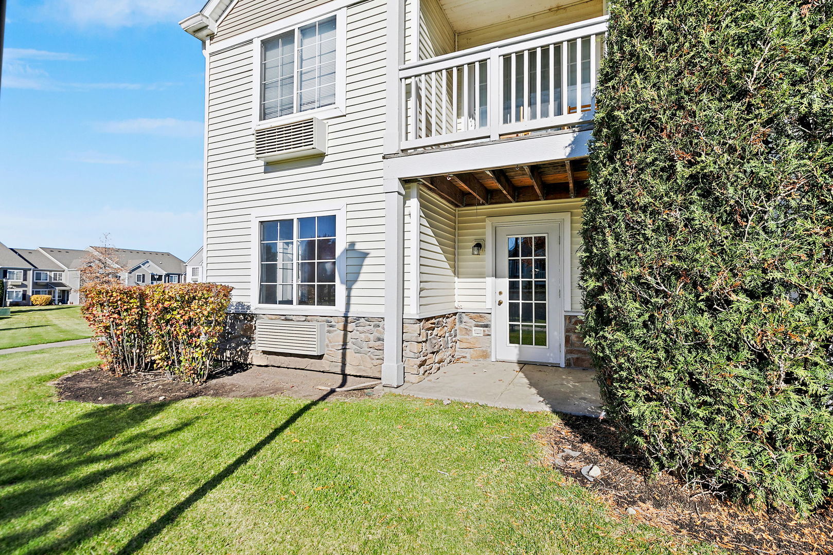 1809 Silverstone Drive, Unit 1809 Carpentersville, IL 60110 - Photo 17 of 17 front view of a house with a yard