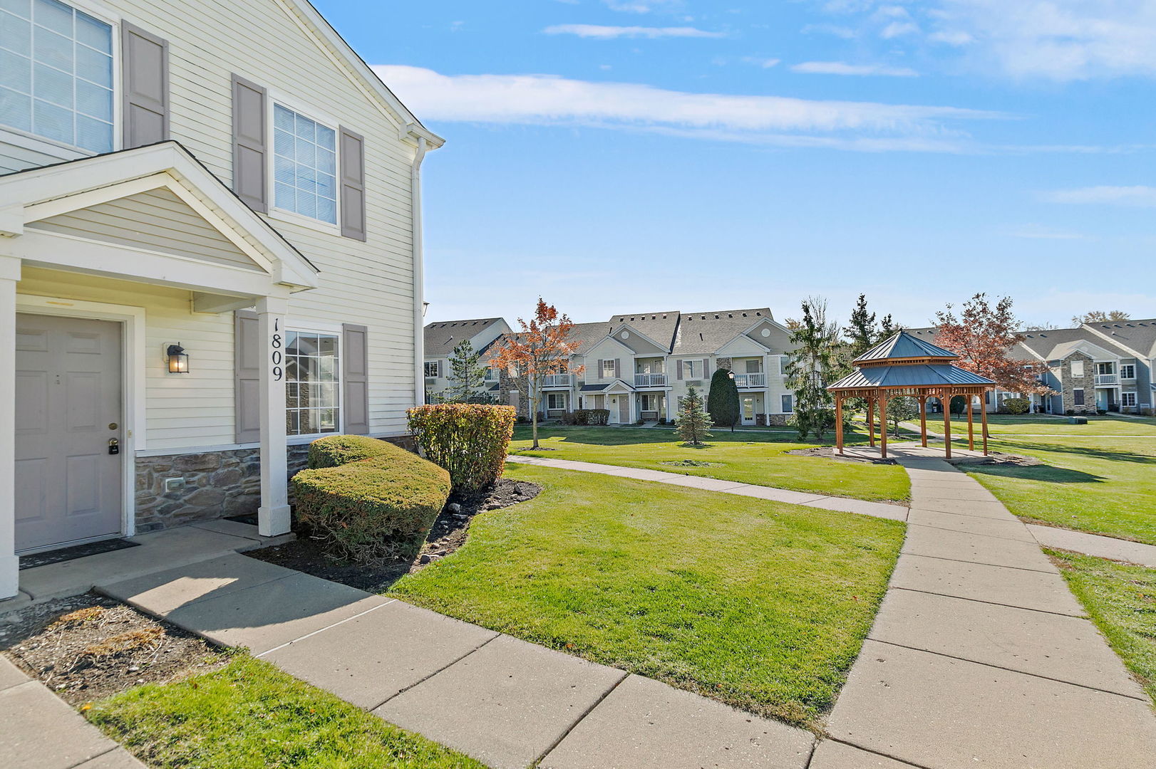 1809 Silverstone Drive, Unit 1809 Carpentersville, IL 60110 - Photo 2 of 17