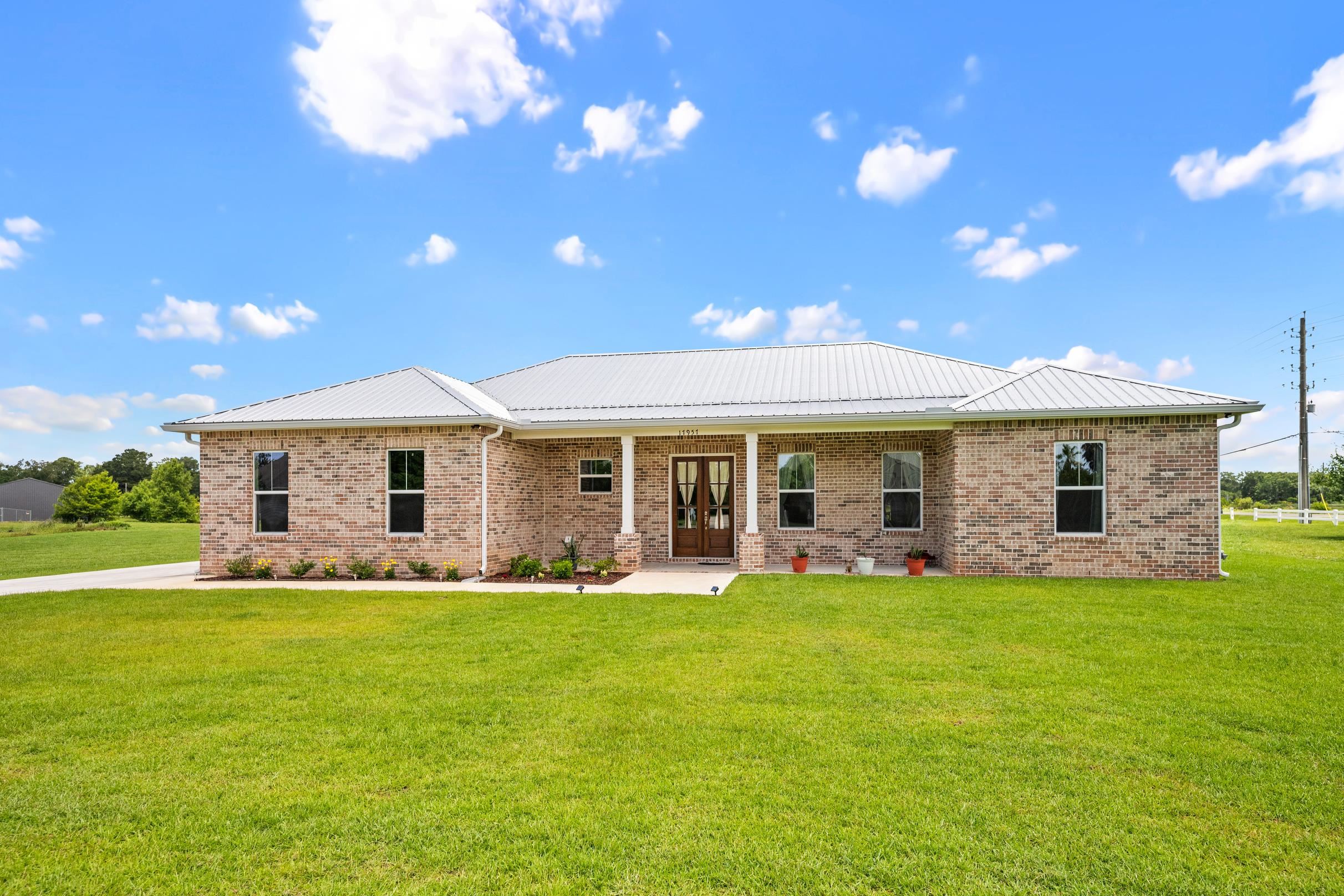 17957 Fancy Boulevard Foley, AL 36535 - Photo 4 of 39