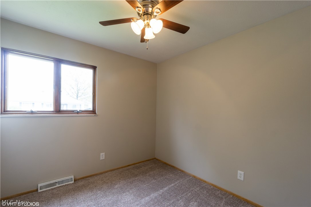 30112 Vineyard Road Willowick, OH 44095 - Photo 17 of 23