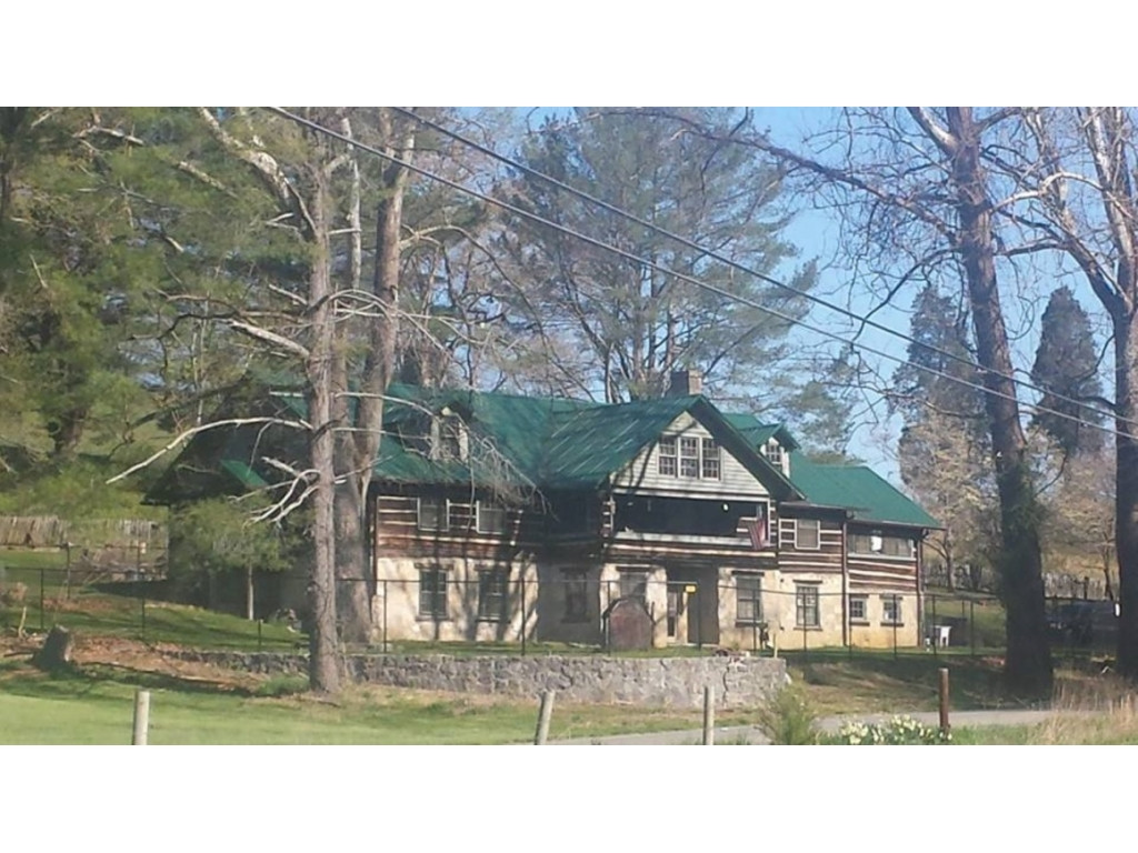 634 Paddle Creek Road Bristol, TN 37620 - Photo 1 of 14 Grand Log home