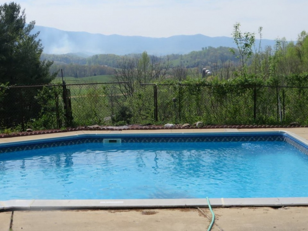 634 Paddle Creek Road Bristol, TN 37620 - Photo 4 of 14 Pool with Mountian views