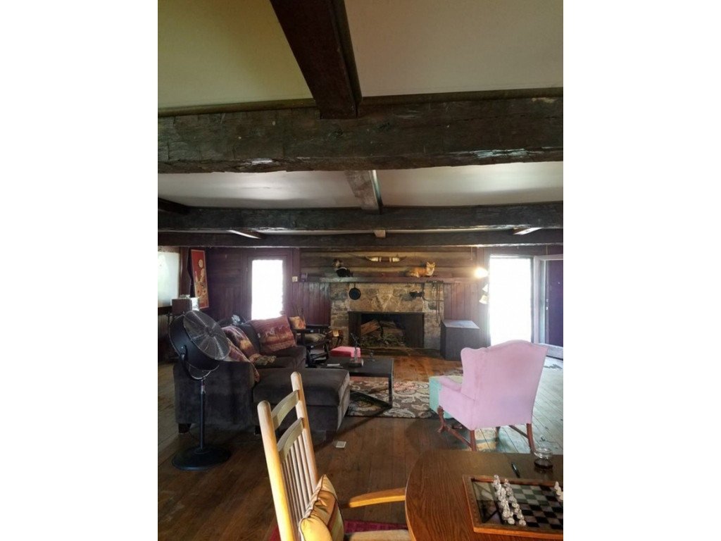 634 Paddle Creek Road Bristol, TN 37620 - Photo 8 of 14 Lodge style great room