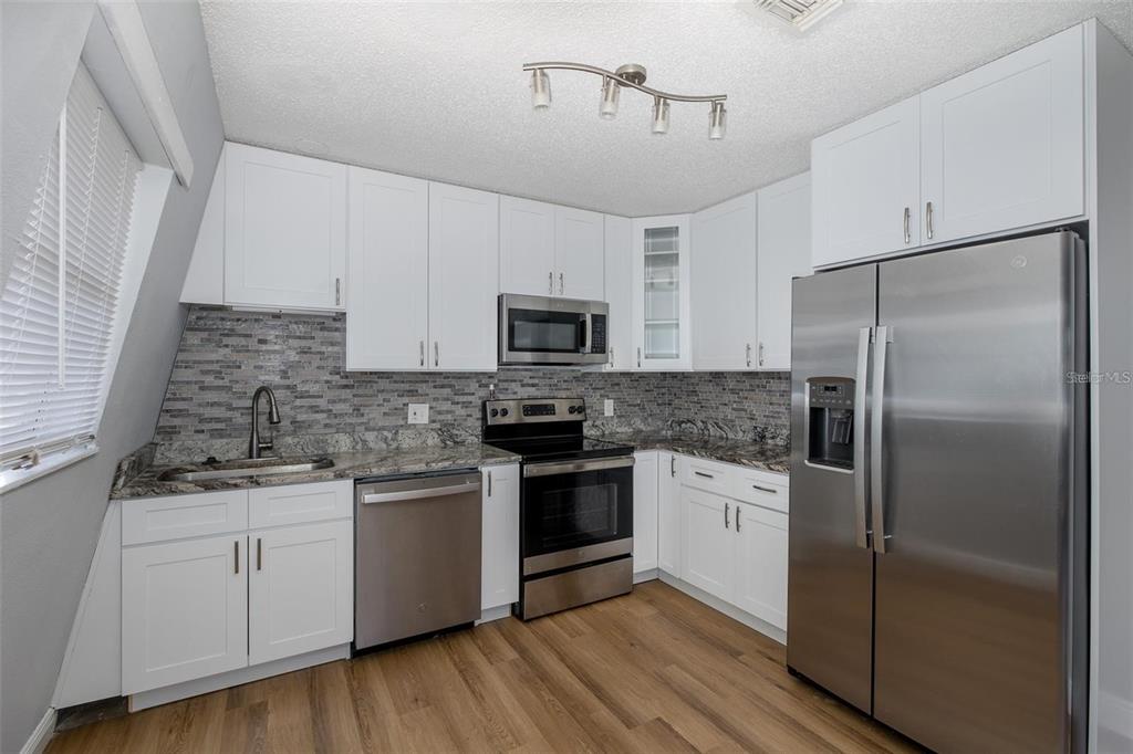 5750 Virginia Avenue New Port Richey, FL 34652 - Photo 3 of 12