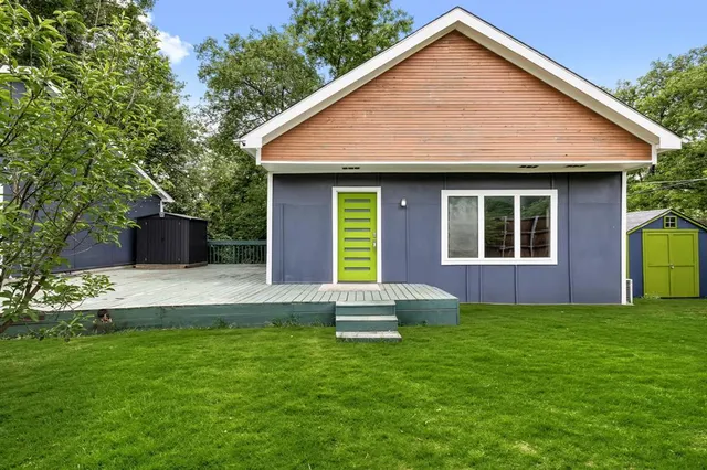 a view of a house with a backyard