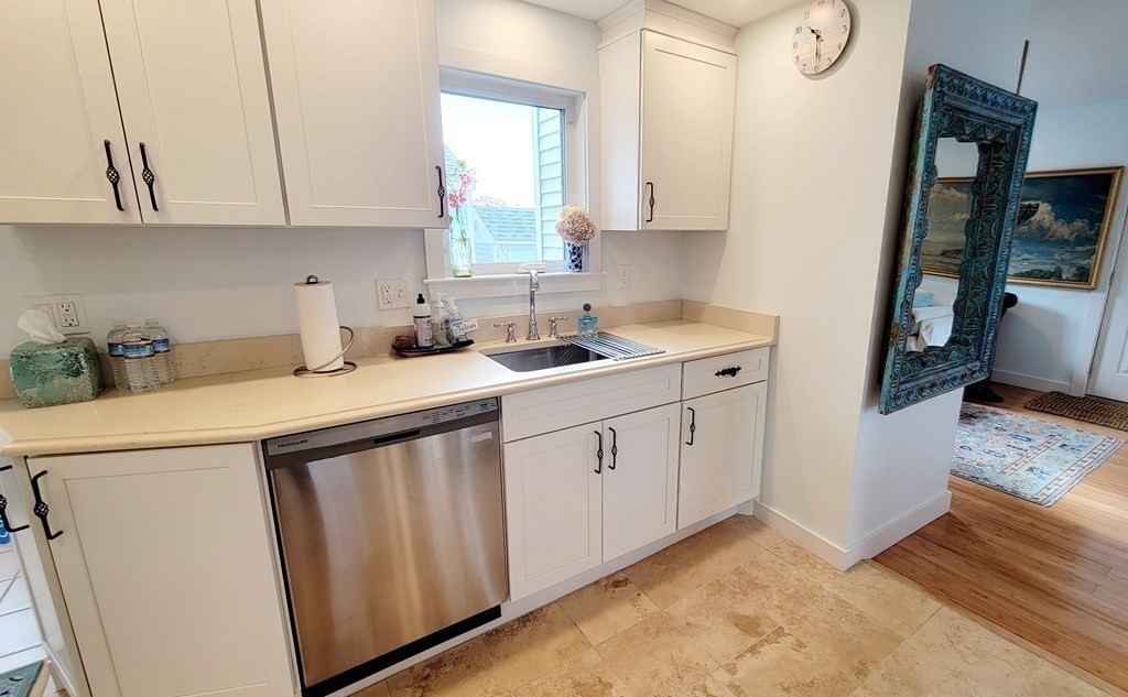 11 Harbor Street Newburyport, MA 01950 - Photo 10 of 39