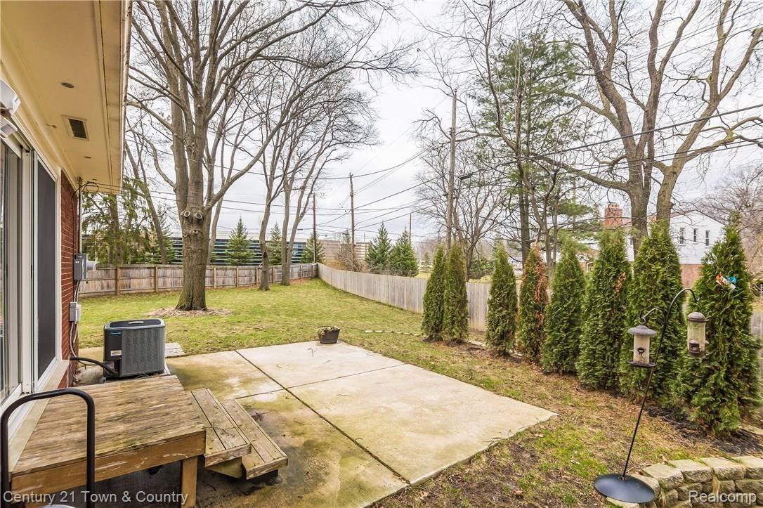 2080 Avoncrest Court Rochester, MI 48309 - Photo 36 of 39 036-3888237-large.jpg