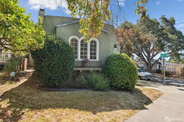 $679,900 | 3900 Laurel Avenue, Oakland, CA 94602