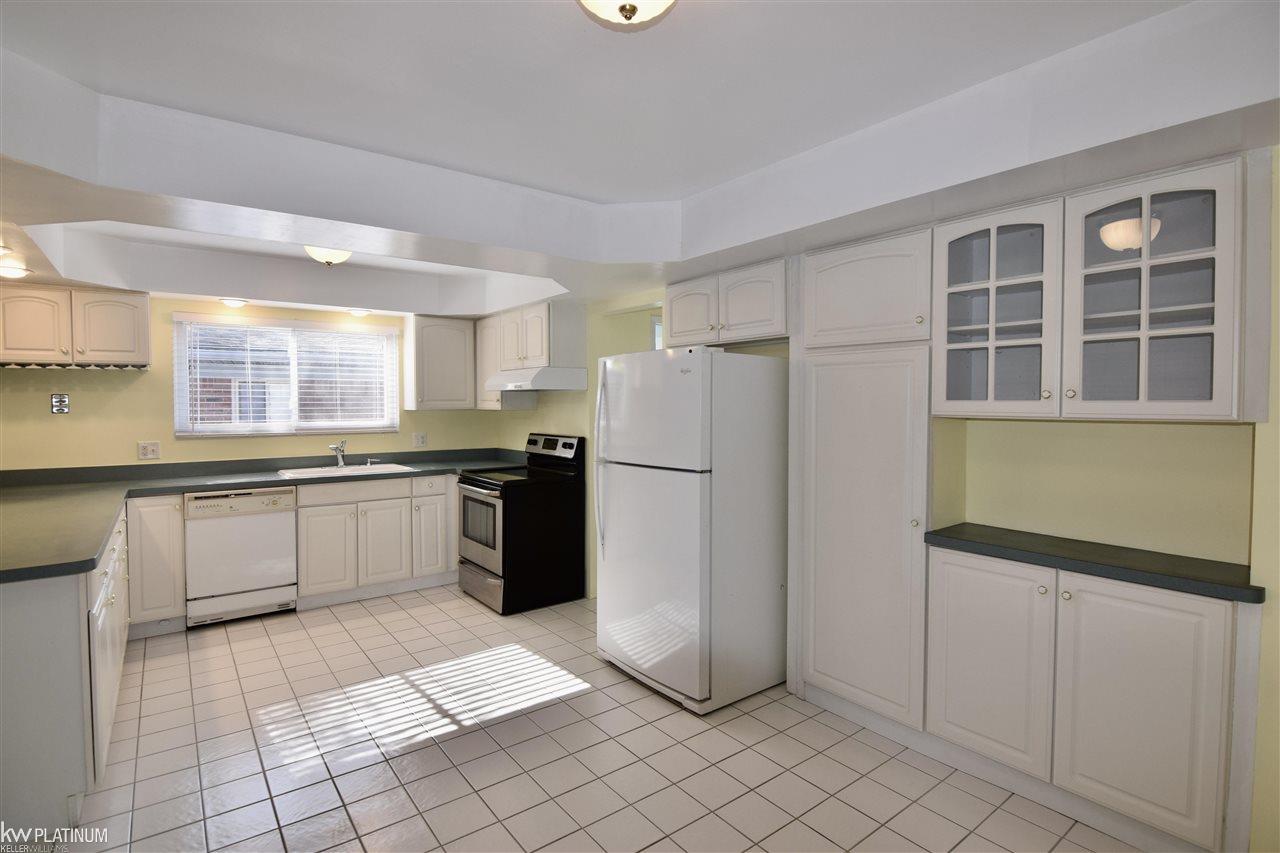 43754 Brandywyne Road Canton, MI 48187 - Photo 9 of 36 50074264-8.JPG