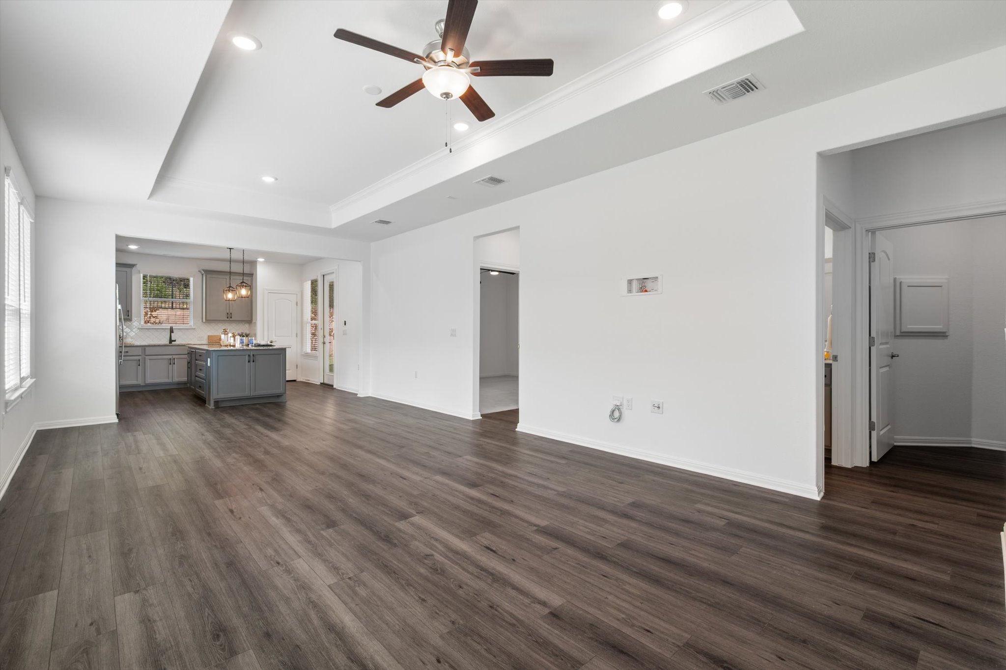 212 Coachsmith Street Georgetown, TX 78633 - Photo 8 of 35