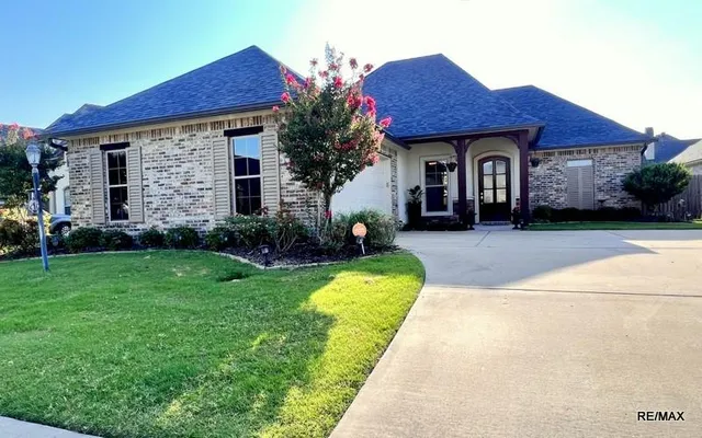 $2,300 | 5104 Tensas Drive, Bossier City, LA 71111