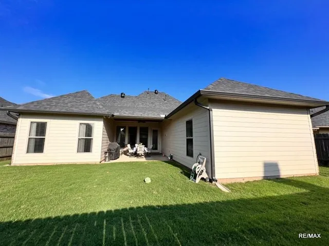 $2,300 | 5104 Tensas Drive, Bossier City, LA 71111