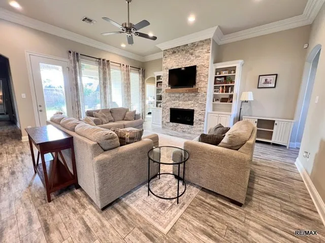 $2,300 | 5104 Tensas Drive, Bossier City, LA 71111