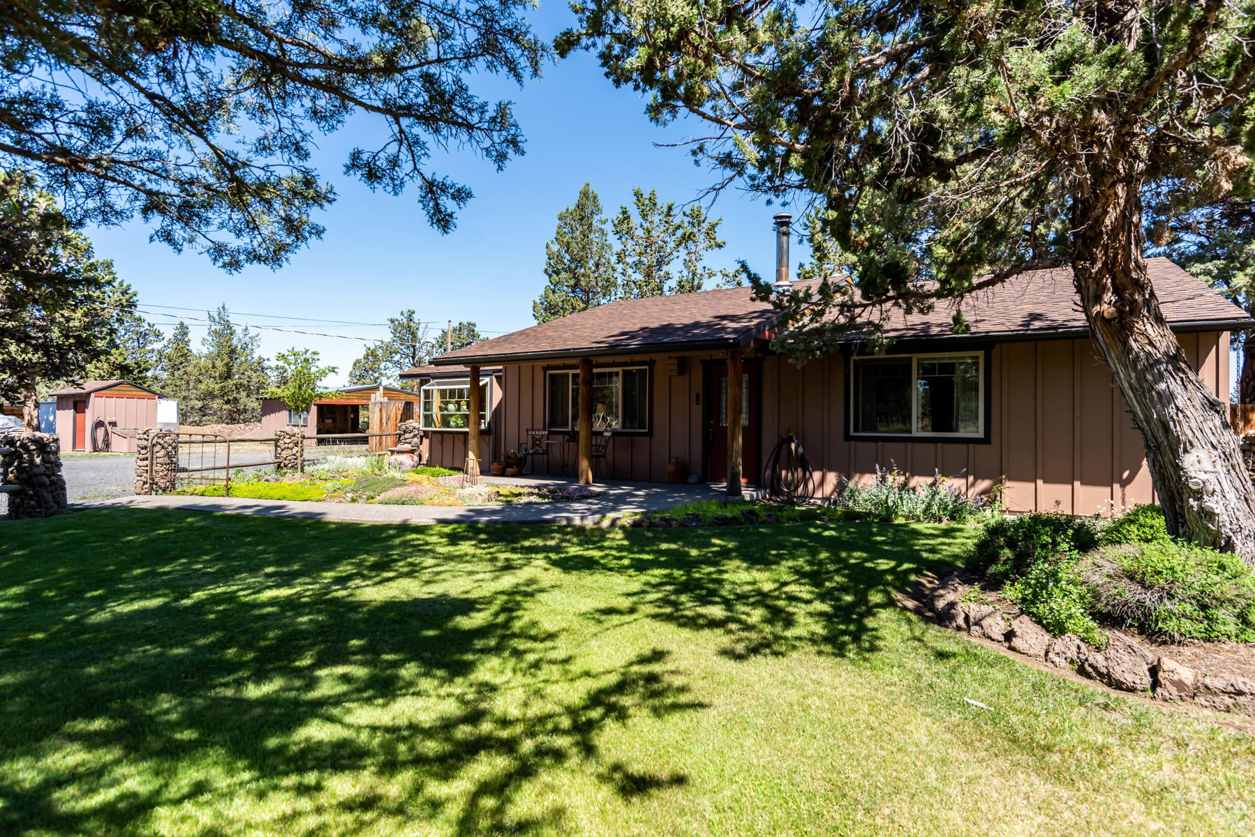 17478 Forked Horn Road Sisters, OR 97759 - Photo 12 of 62 Landscaped with character