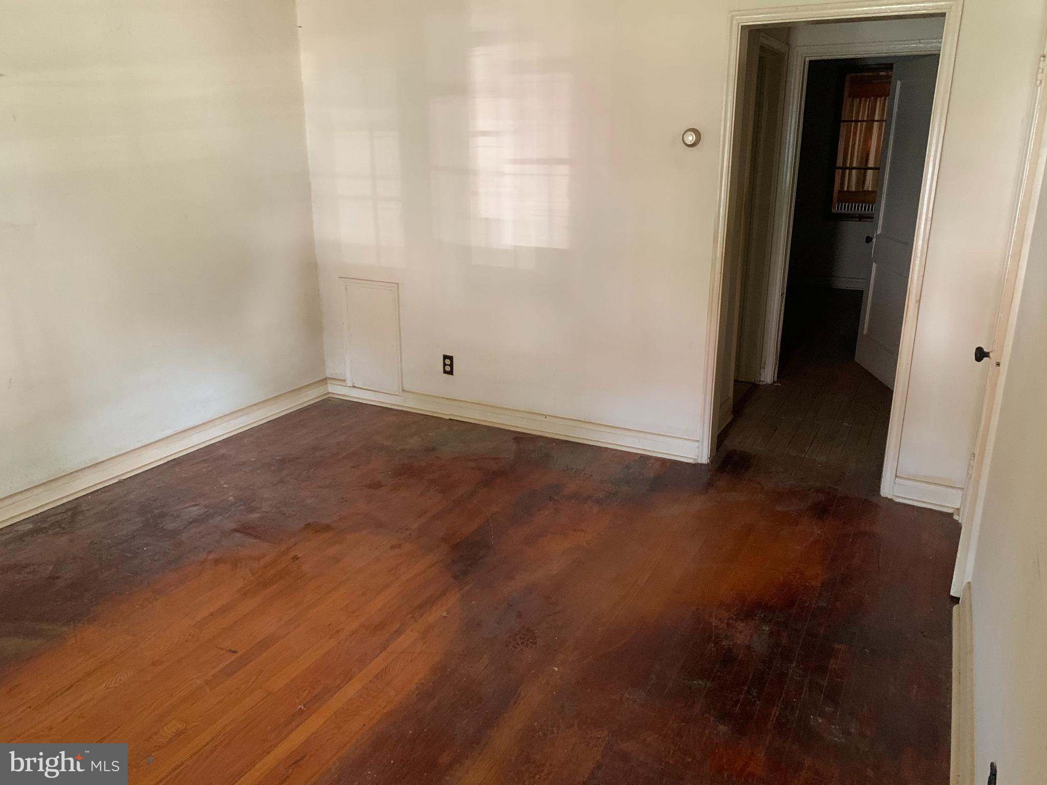 5013 Brookwood Road Baltimore, MD 21225 - Photo 3 of 14 Gallery Image 3