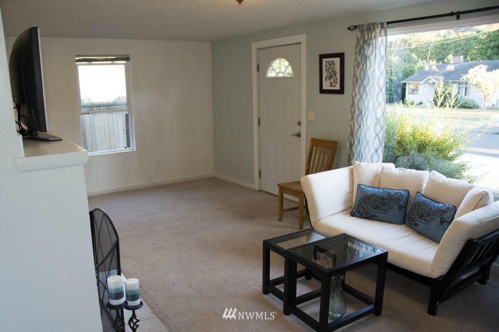 3312 Southeast 6th Street Renton, WA 98058 - Photo 4 of 15