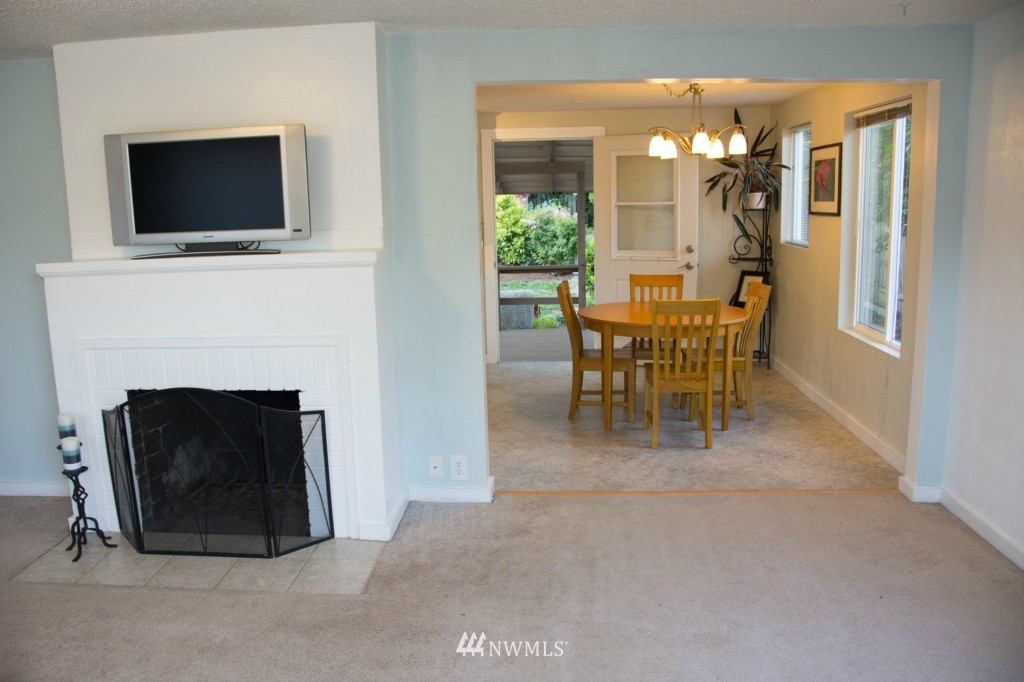 3312 Southeast 6th Street Renton, WA 98058 - Photo 5 of 15