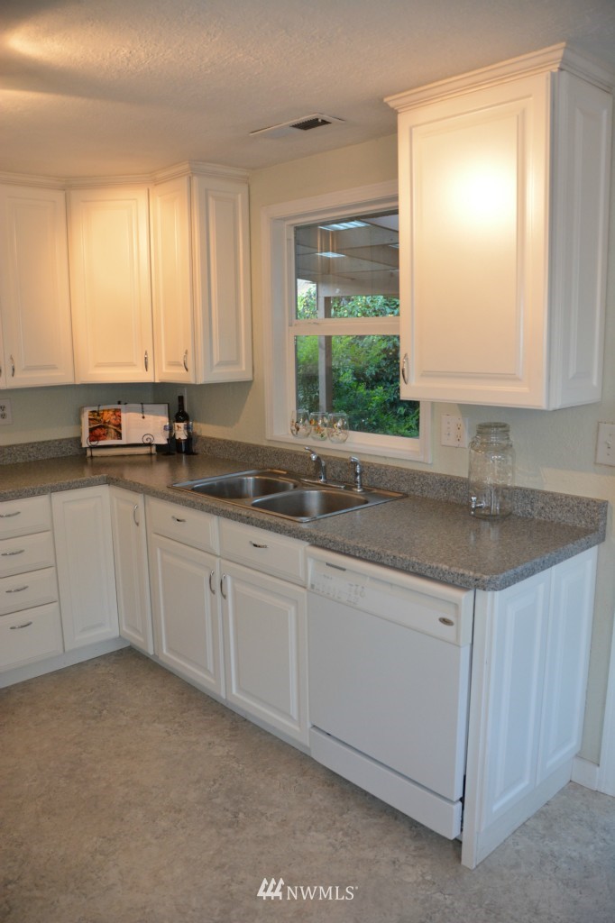3312 Southeast 6th Street Renton, WA 98058 - Photo 7 of 15