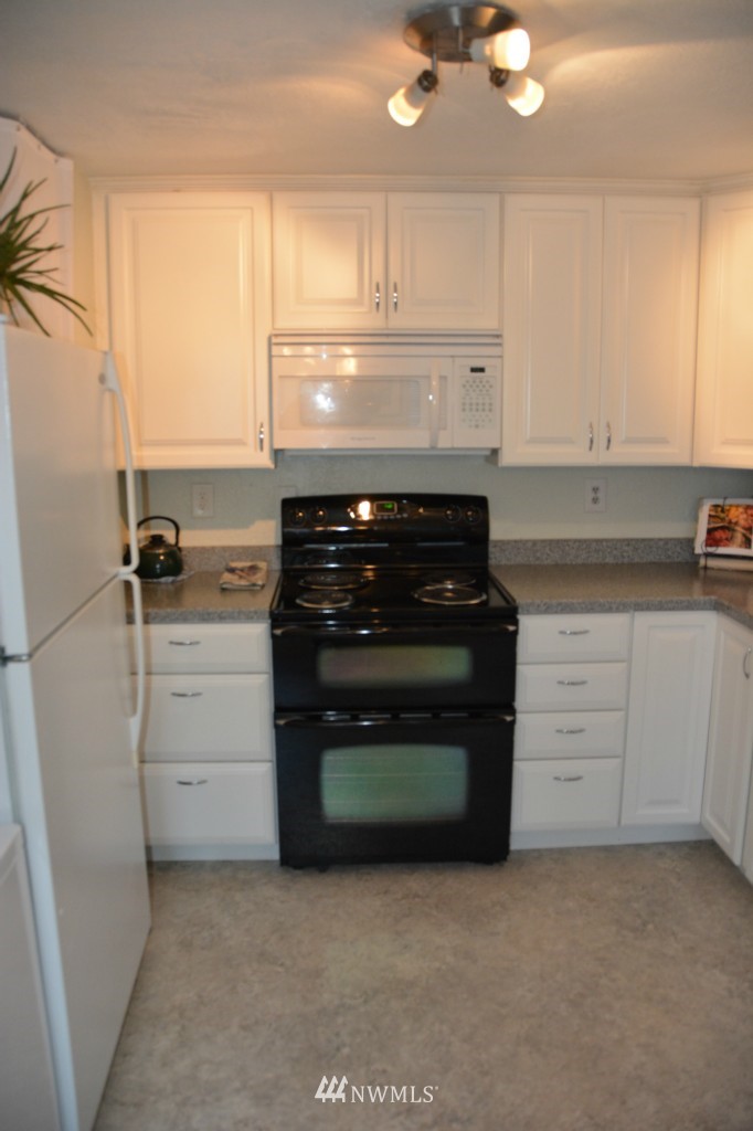 3312 Southeast 6th Street Renton, WA 98058 - Photo 8 of 15