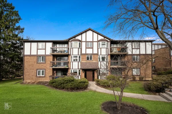 $244,900 | 6820 Joliet Road, Unit 11, Indian Head Park, IL 60525
