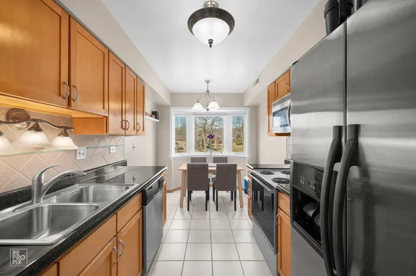 $244,900 | 6820 Joliet Road, Unit 11, Indian Head Park, IL 60525