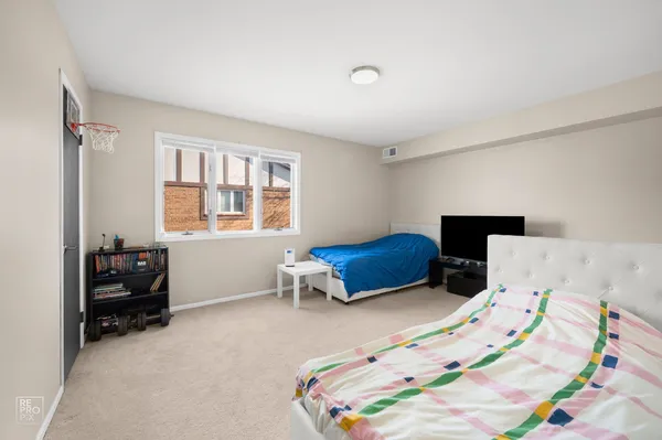 $244,900 | 6820 Joliet Road, Unit 11, Indian Head Park, IL 60525