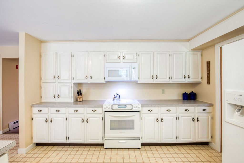 87 Hillside Road Deerfield, MA 01373 - Photo 12 of 42 Gallery Image 12