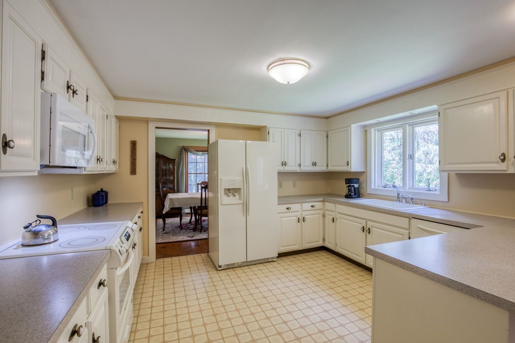 87 Hillside Road Deerfield, MA 01373 - Photo 9 of 42 Gallery Image 9